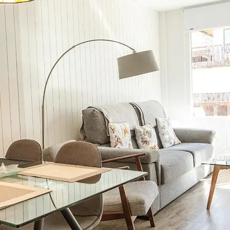 Holidays, Tripp, 1 Dormitorio, 4 Personas, Terraza Apartment