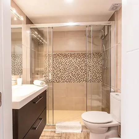 Holidays, Tripp, 1 Dormitorio, 4 Personas, Terraza Apartment